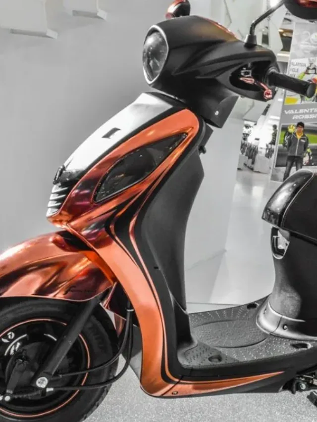 Yamaha-Fascino-X-Special-Edition-black-copper-at-Auto-Expo-2016